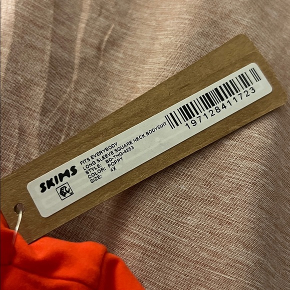 Skims Fits Everybody Long sleeve Square Neck Thong Bodysuit Plus Size - Picture 4 of 9